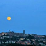 Tra arte e paesaggi unici: Peccioli diventa un museo a cielo aperto nella Valdera