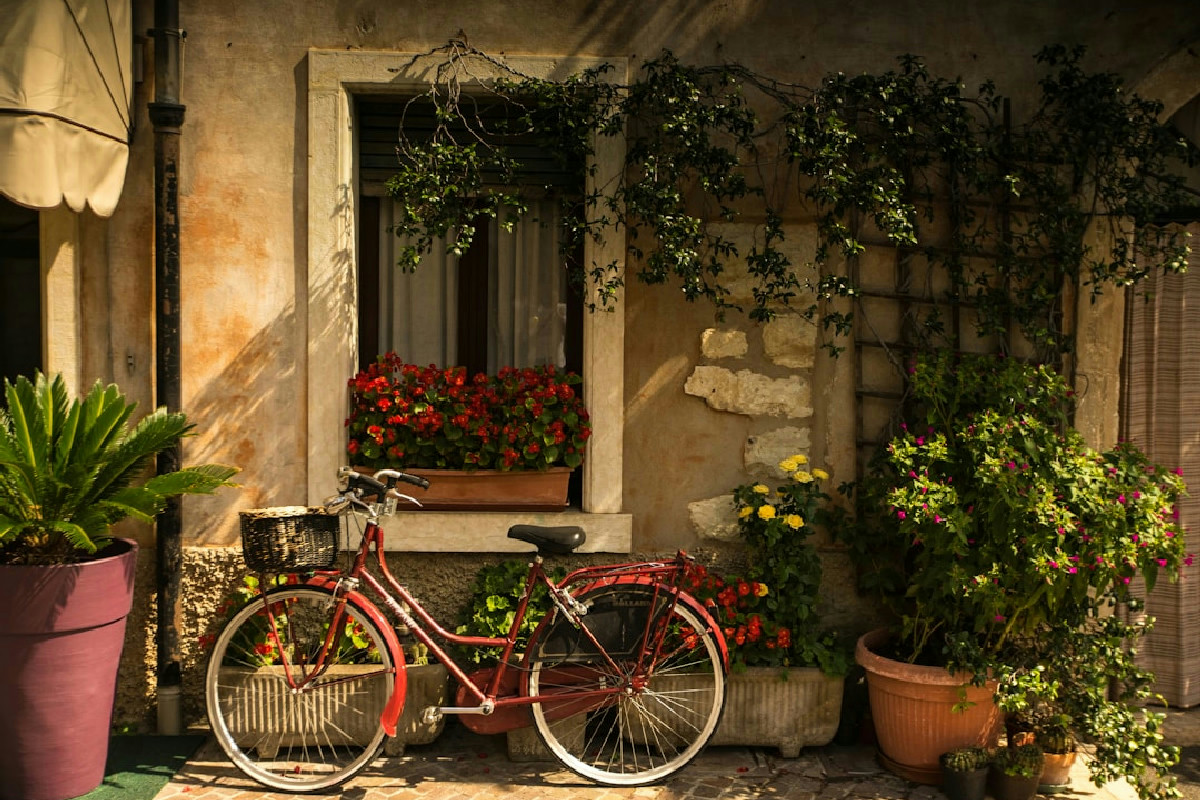 Tra eremi e limonaie: il fascino unico della Lombardia tra sentieri sospesi e panorami mozzafiato