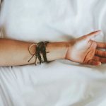 Perché non ci si sente riposati nonostante 8 ore di sonno: le cause del risveglio stanco