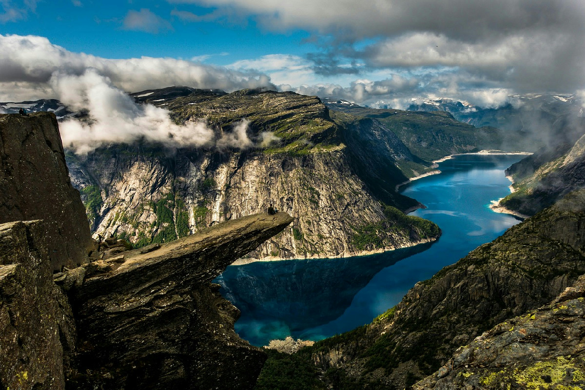 Viaggio epico tra fiordi e aurore boreali: dalla selvaggia Lofoten al confine di Capo Nord